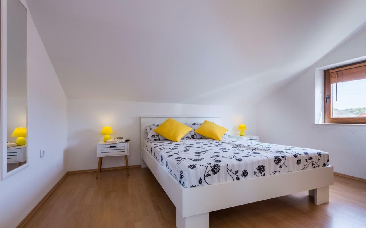 Apartment Deni Крк Экстерьер фото